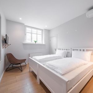 Deluxe Studio
